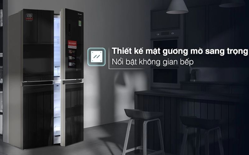 Tủ lạnh Sharp mặt gương có thiết kế 4 cửa với bề mặt tráng gương sáng bóng